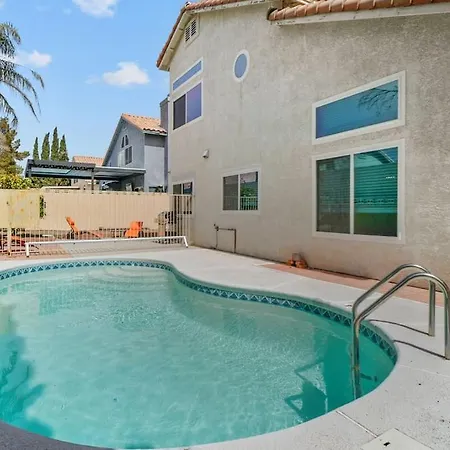 Work, Life, Luxury! Luxe Vegas Home W Firepit+Pool